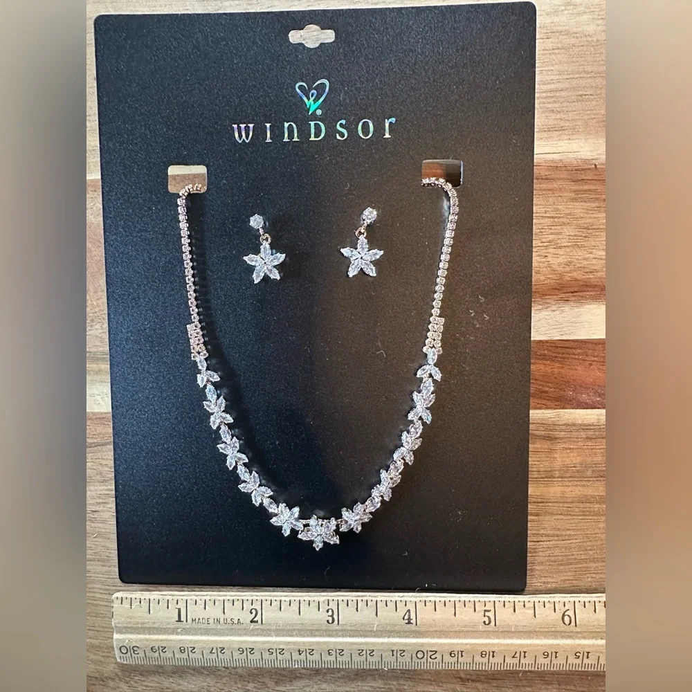 Windsor Silver Starburst Jewelry Set Necklace & Earrings - Picture 3 of 5